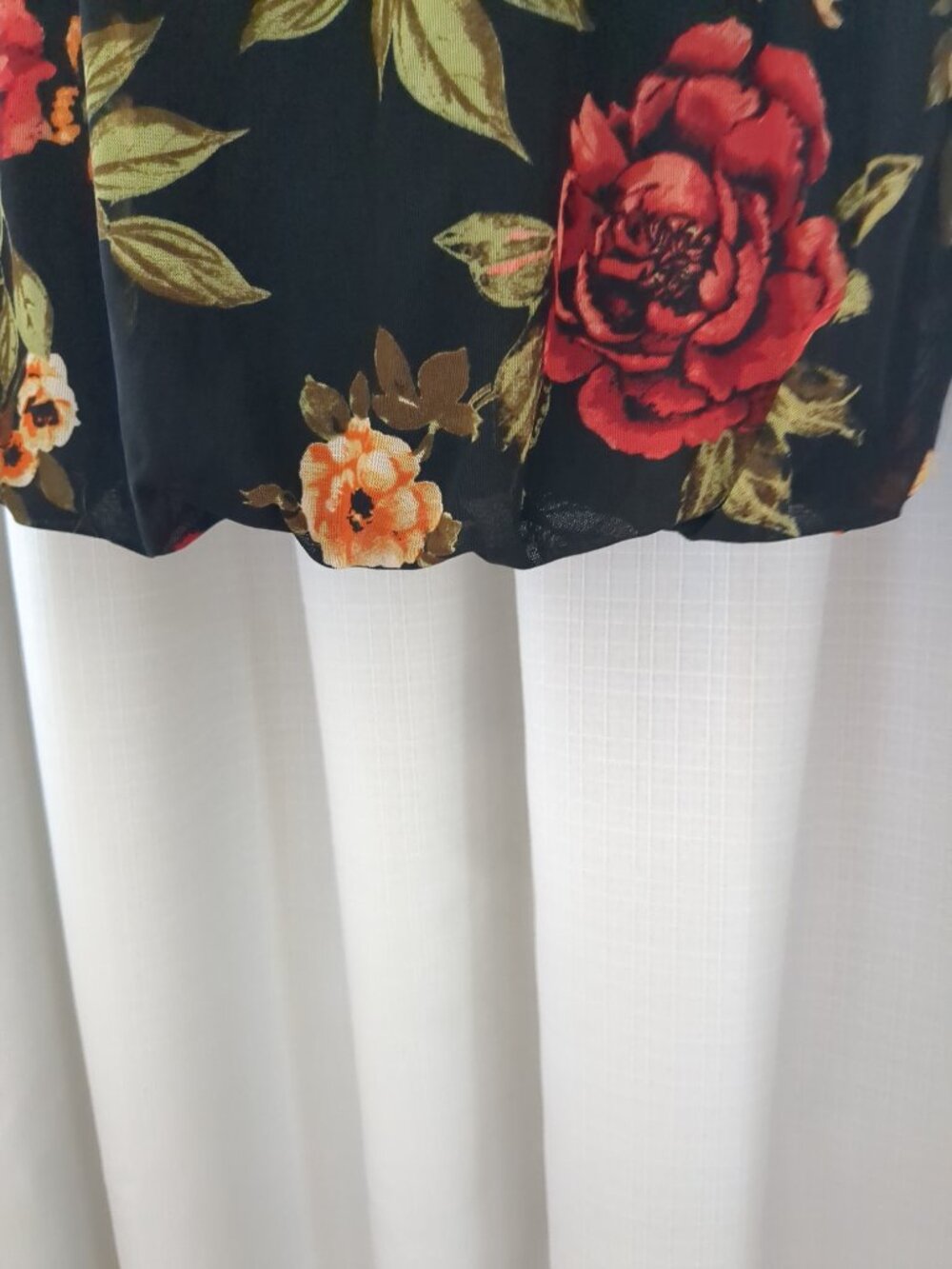 M Black Blouse / Top  with Red & Orange Flowers Green Petals - Picture 9 of 12